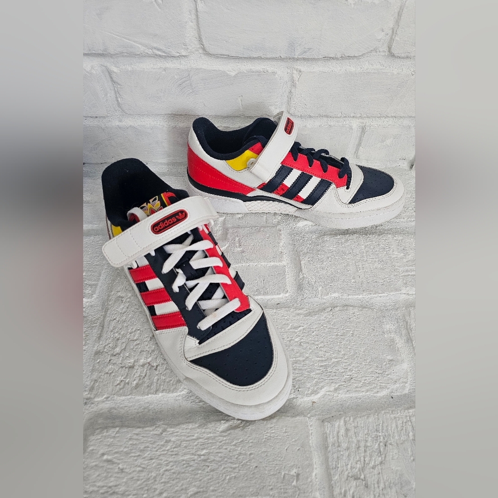 Adidas Lowtop Sneakers SIZE 9